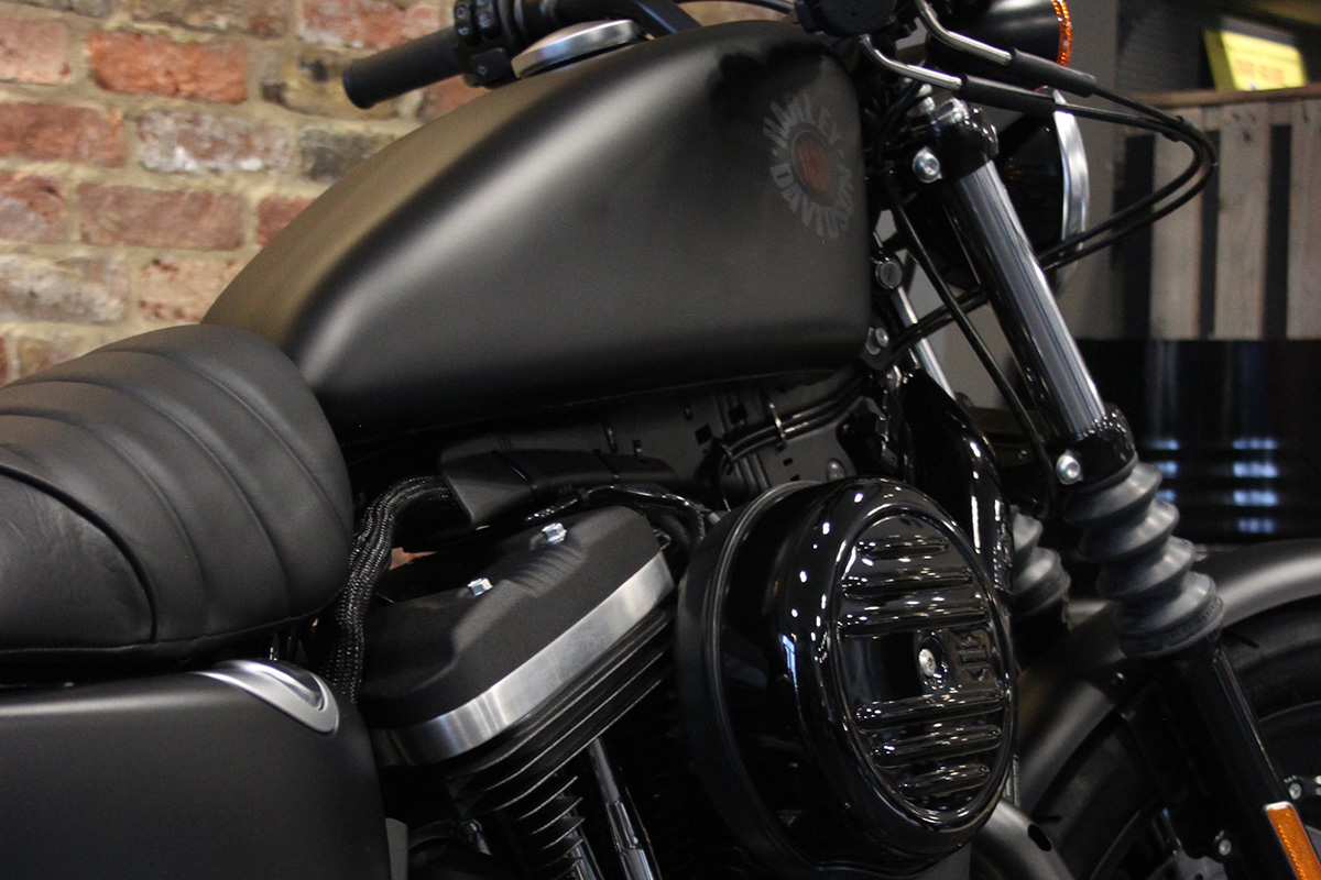 Harley Iron 883