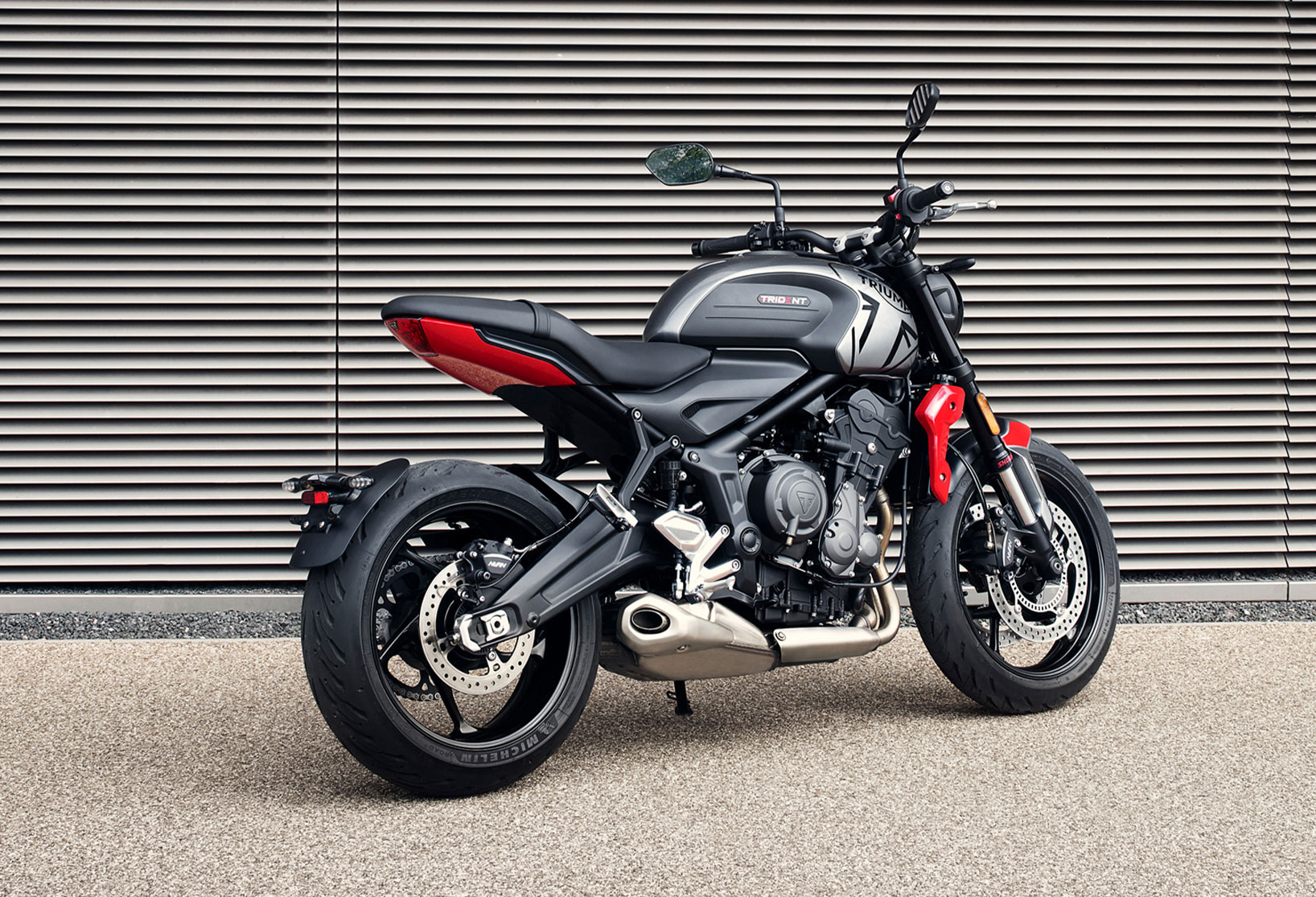 The Triumph Trident 660 in Sapphire Black