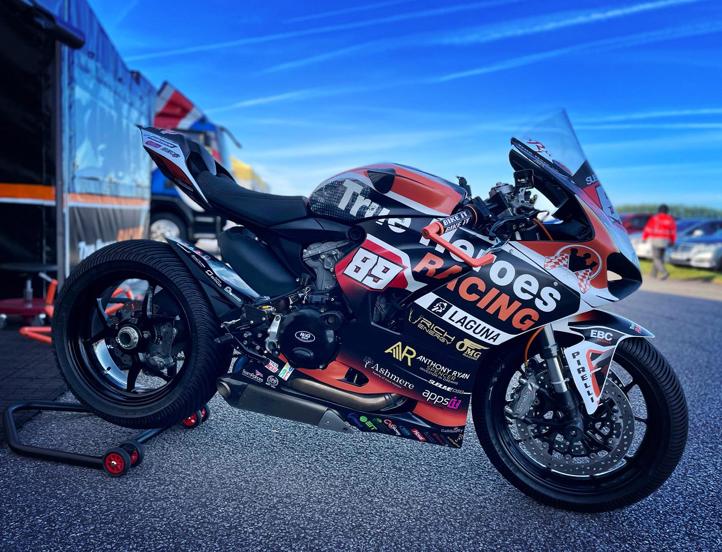 The True Heroes Racing team: Taking Off 2022 - Ducati Panigale V2