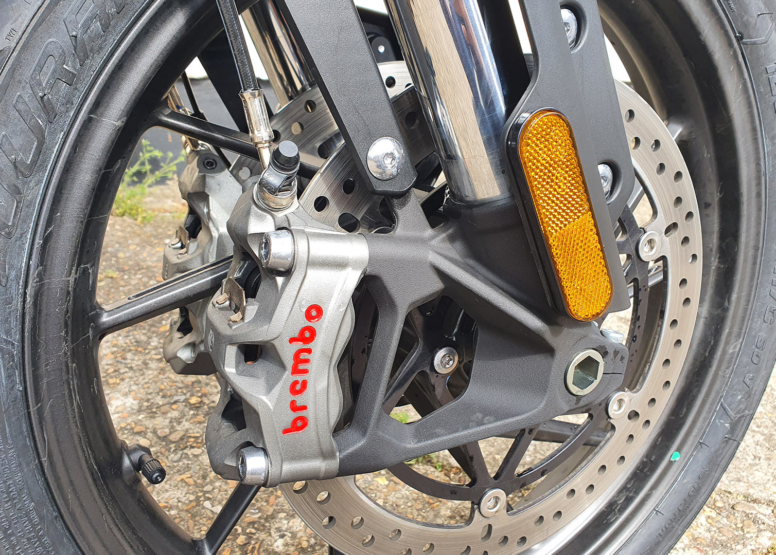 The Tiger 1200 Review - Ryan Insight Brakes, Handling, Riding position