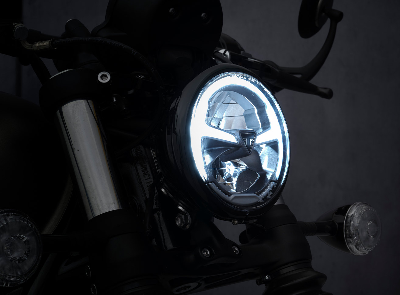 Triumph Bonneville Bobber - Bobbing Along - Detail Image