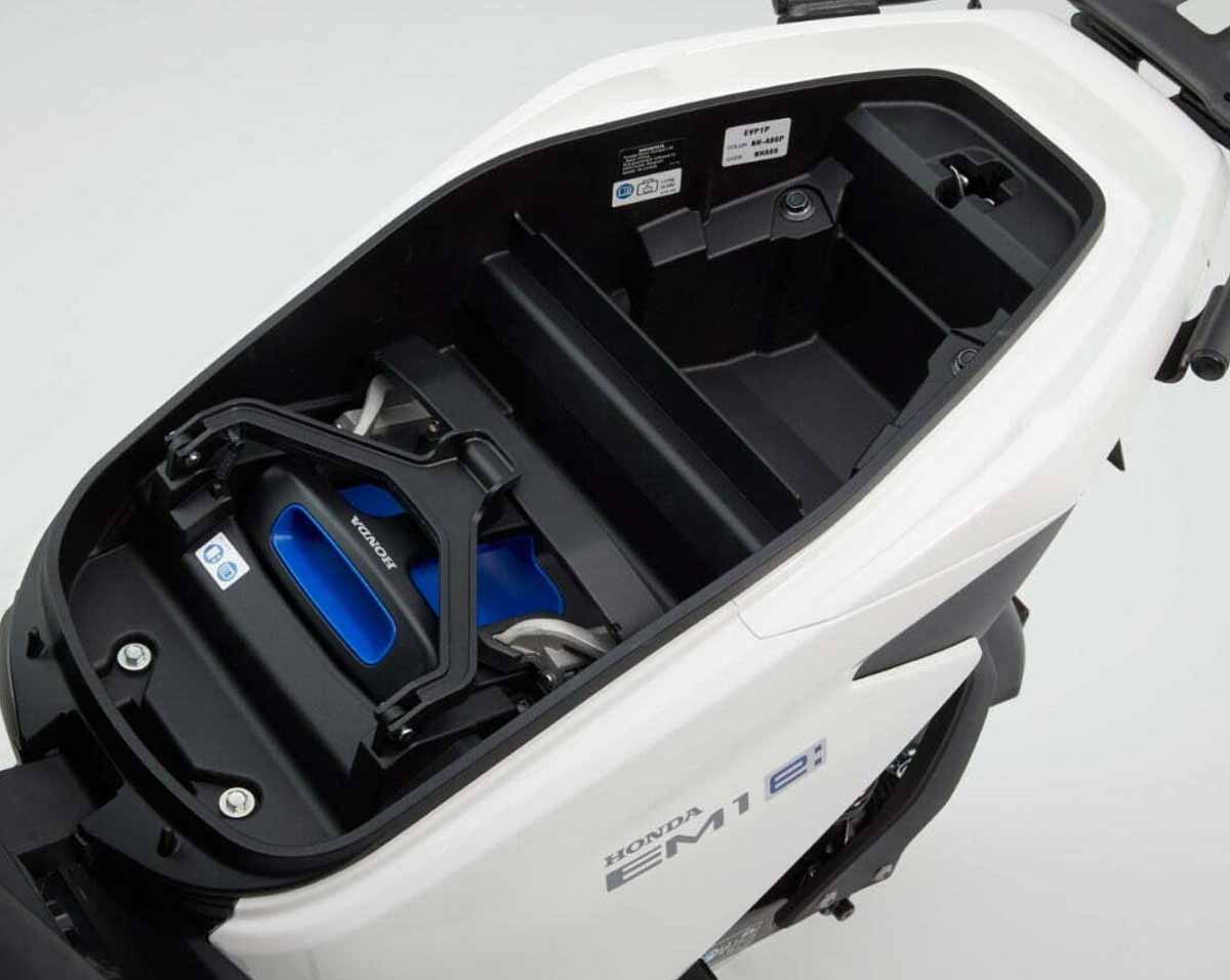 The all-new Honda 2023 EM1e: Battery
