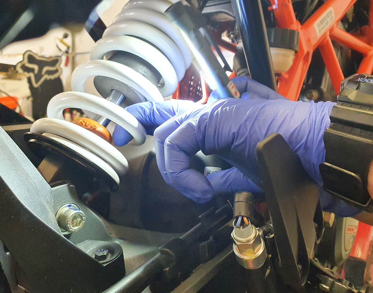 MOT Test - Testing the suspension