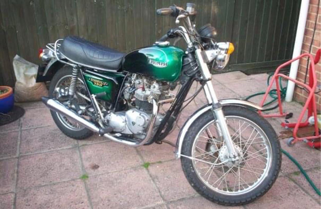 Triumph Bonneville T140 Photo