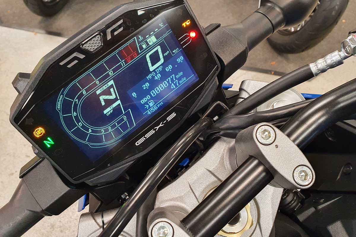 GSX-S950 cockpit