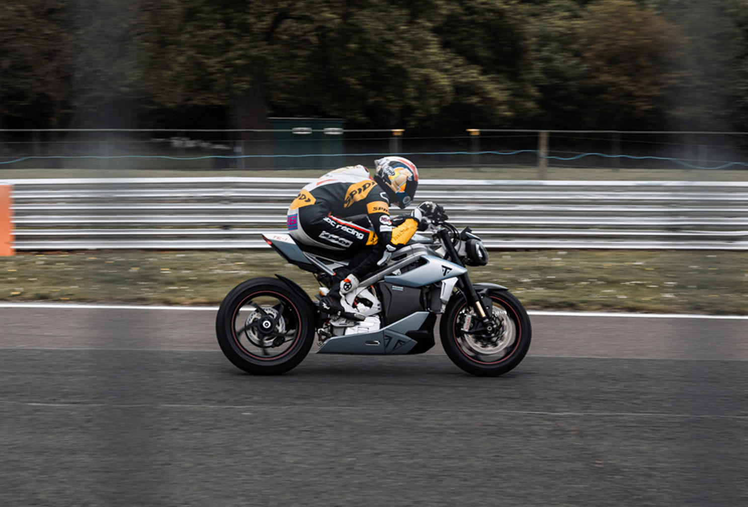 Triumph Motorcycles TE-1 Race Track 1